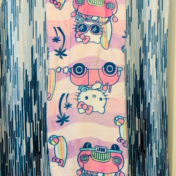 Hello Kitty Blanket - Picture 6 of 6